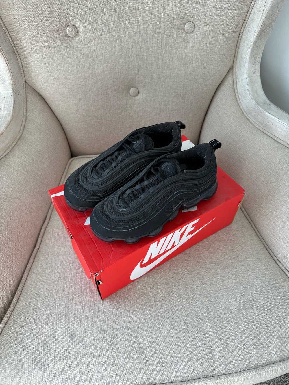 6Y Nike air max (women’s 6.5/7)